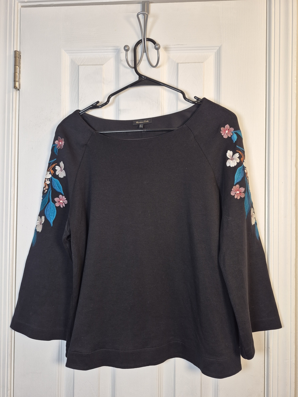 Massimo Dutti Floral Embroidered Sleeve Sweatshirt Top Large Black Fall Trendy